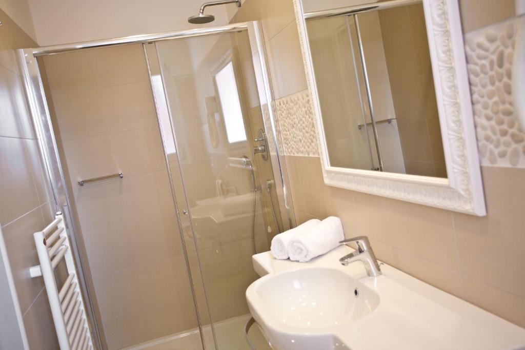 Hotel Nettuno Чезенатико Стая снимка