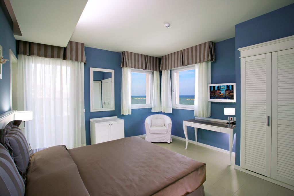 Hotel Nettuno Чезенатико Екстериор снимка