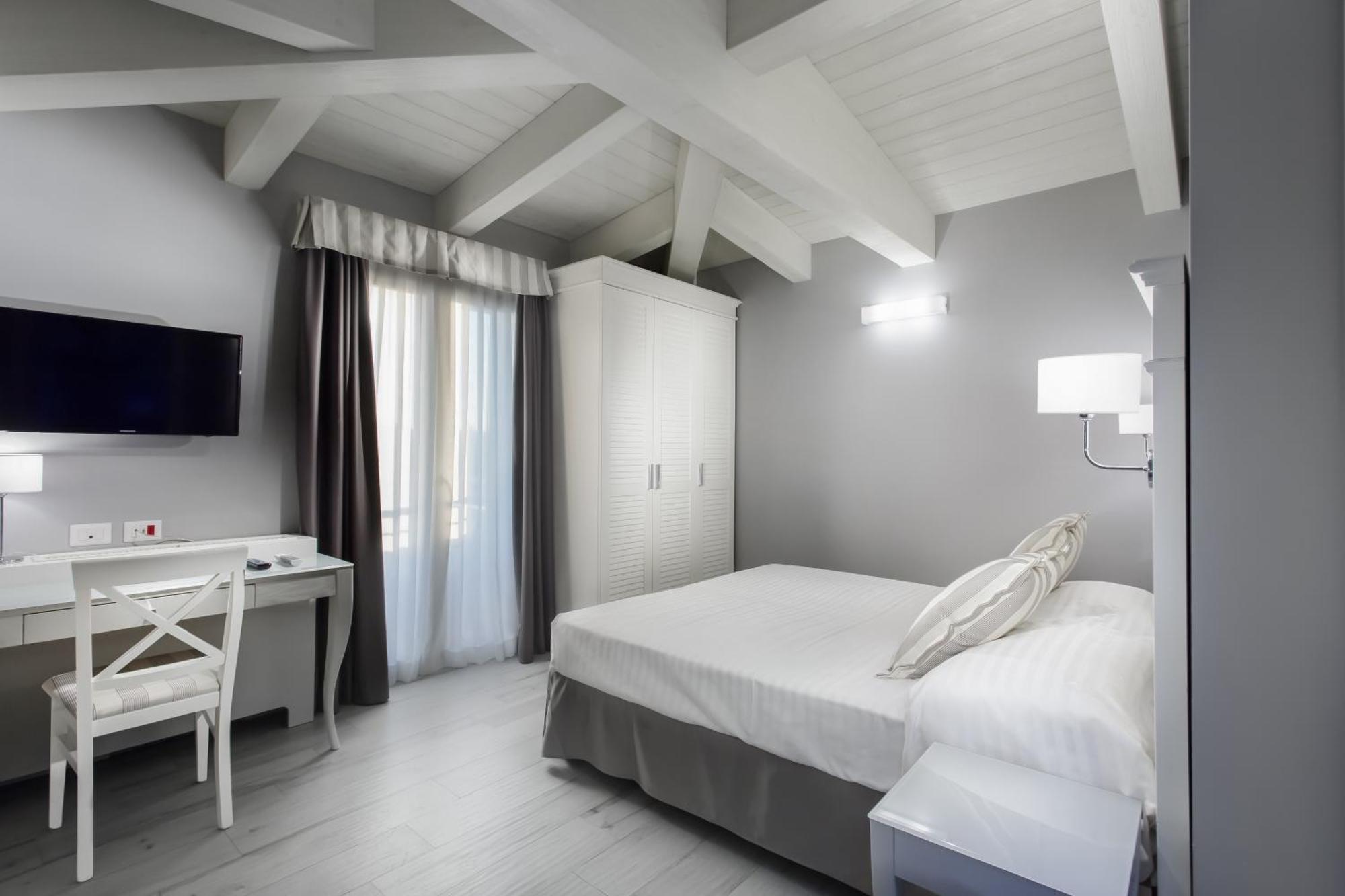 Hotel Nettuno Чезенатико Екстериор снимка
