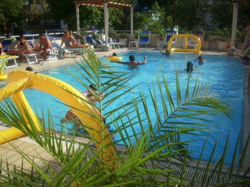 Hotel Nettuno Чезенатико Екстериор снимка