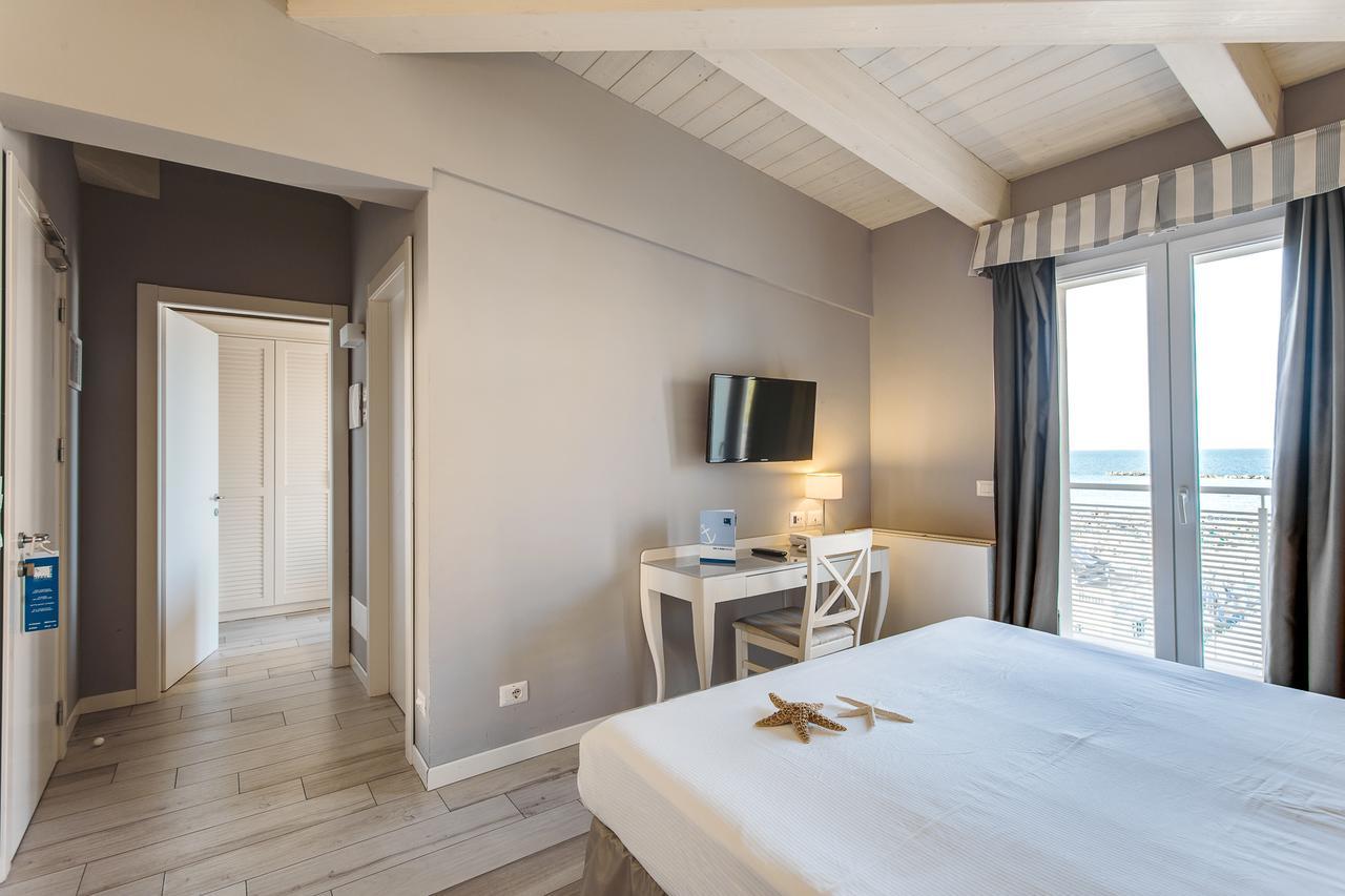 Hotel Nettuno Чезенатико Екстериор снимка