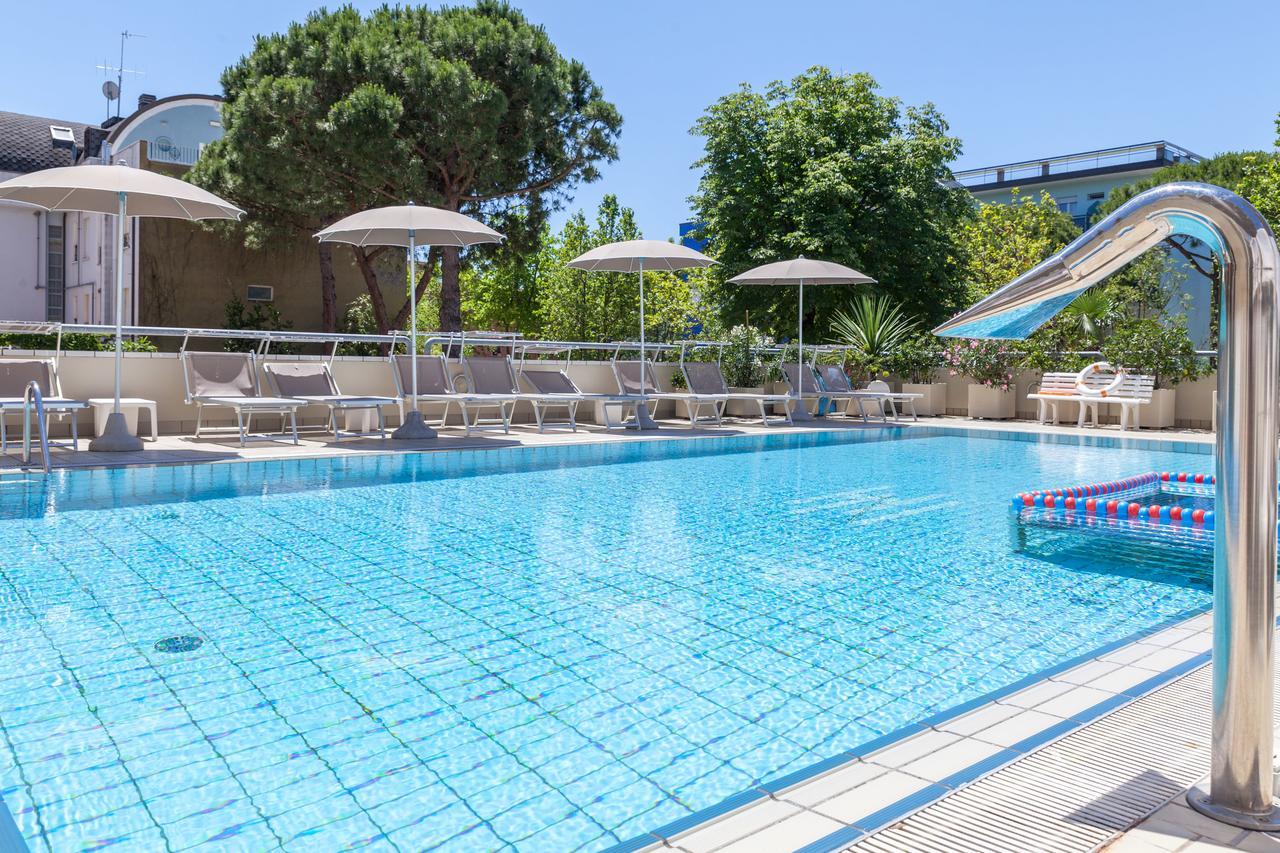 Hotel Nettuno Чезенатико Екстериор снимка